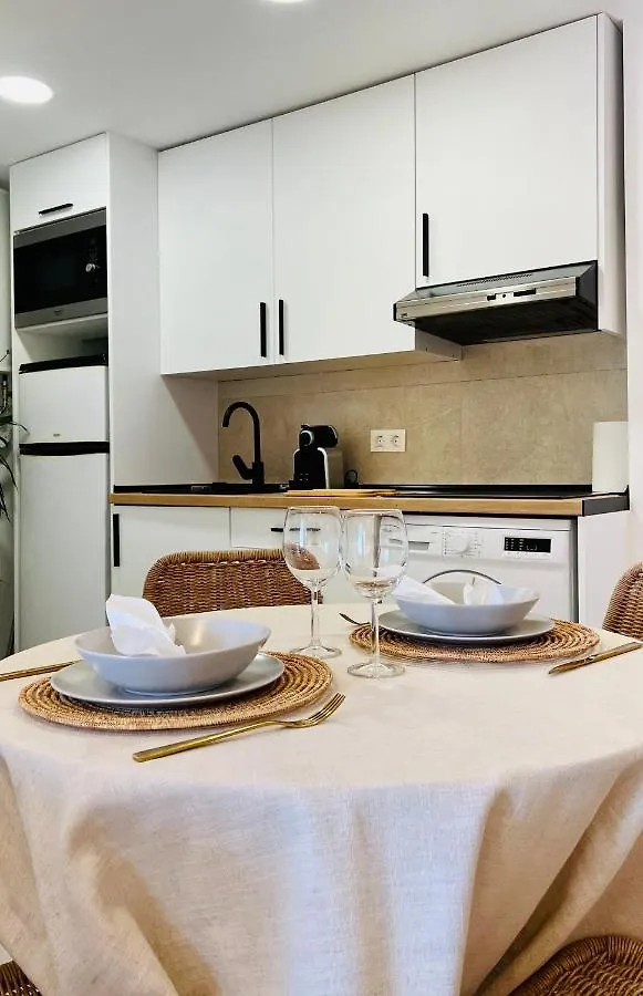 Apartamento 7º Cielo 1ª linea de playa. Puerto Marina. Wifi Benalmádena España